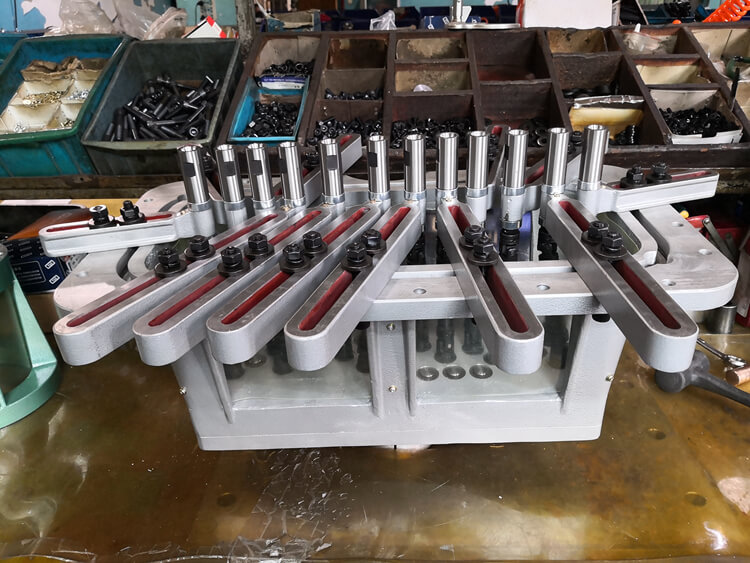 可调试的贝克多轴器