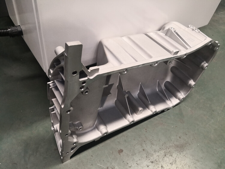 多轴数控钻床加工汽车零部件油底壳成品