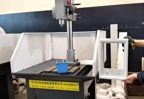 多轴器的钻头材质