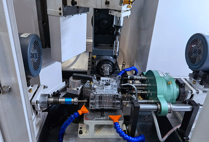 多轴钻孔攻牙器提升效率的方法