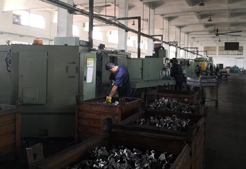 多轴自动攻丝机应用于诸多金属零部件生产