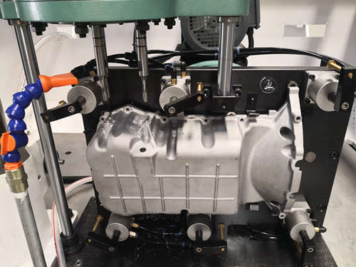 自动多轴攻丝机生产效率高