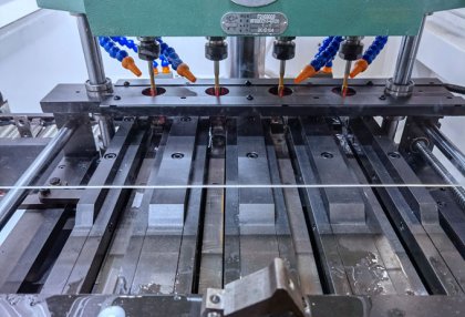 为啥大家都要使用自动多轴攻丝机？