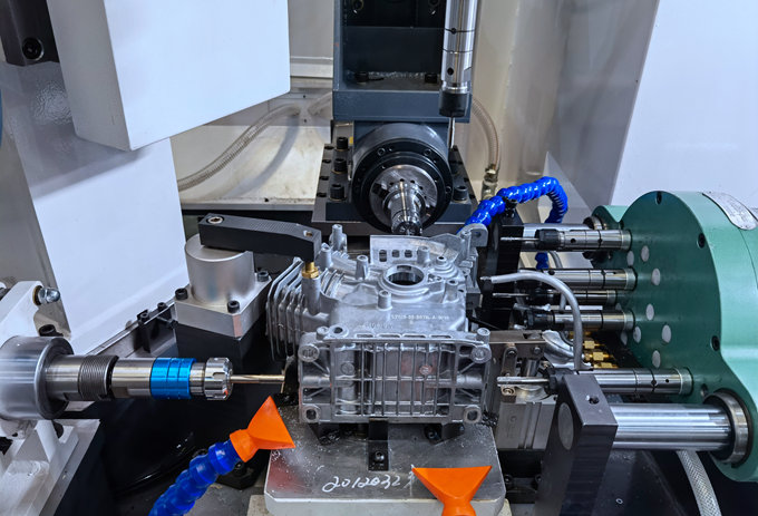 为啥大家都要使用自动多轴攻丝机?